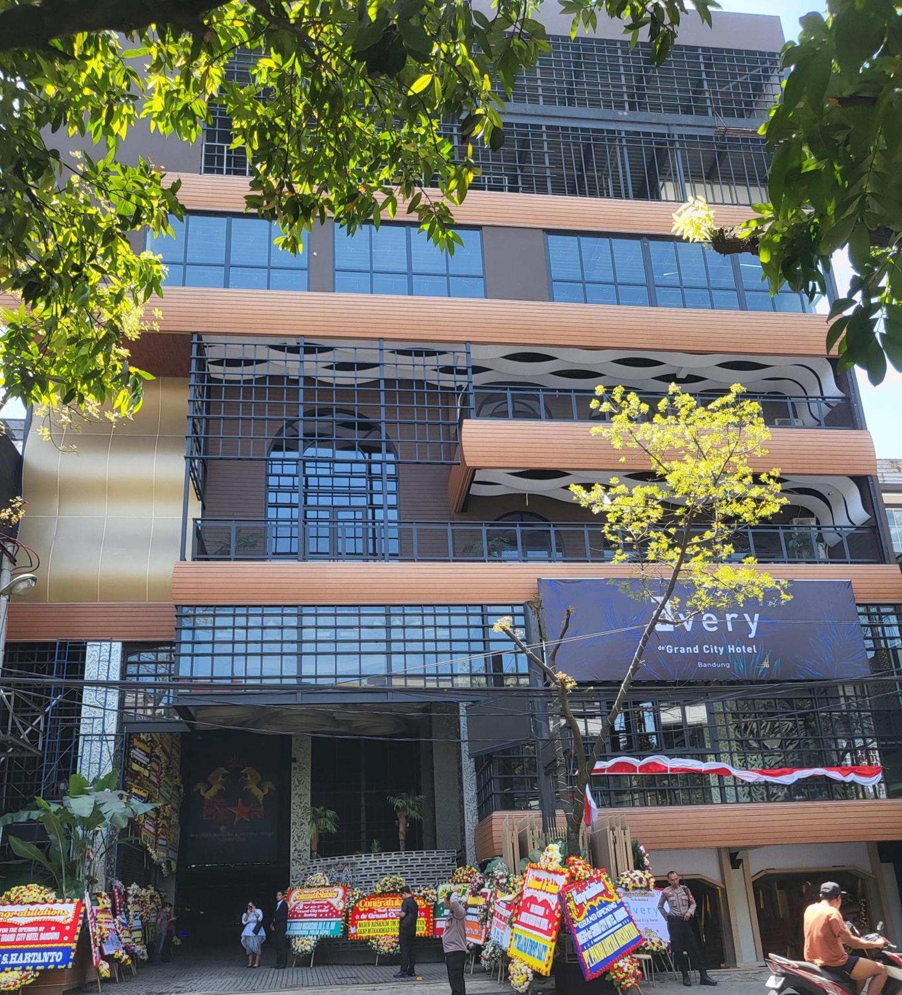 Avery De Grand Bandung